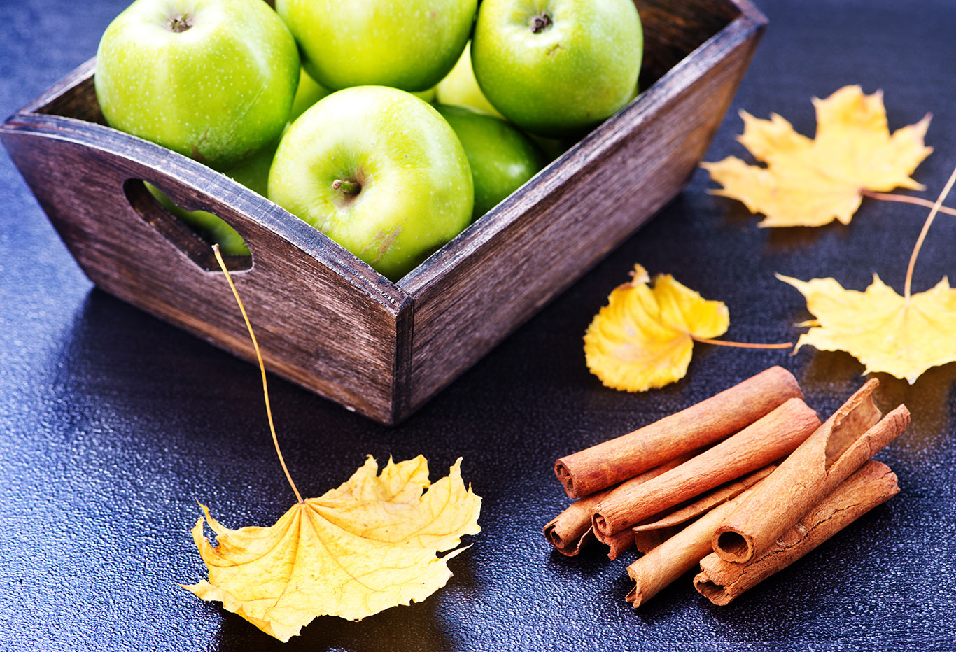 El hechizo del otoño: La ciencia detrás de los aromas de canela y manzana