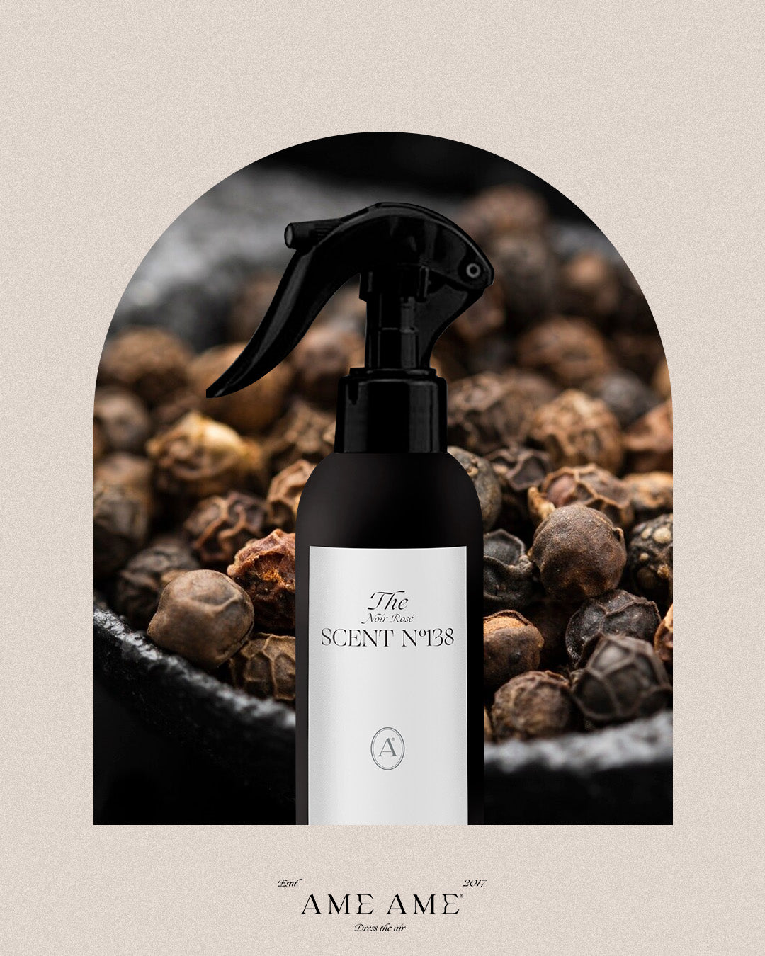 Spray Nº 138 Black Leather &amp; Amber. Ame Ame. Fondo de pimienta negra